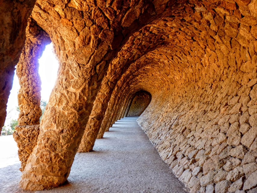 Barcelona: Exclusive Park Güell Private Guided Tour - Monumental Zone Highlights: Doric Columns and Vaulted Walkways