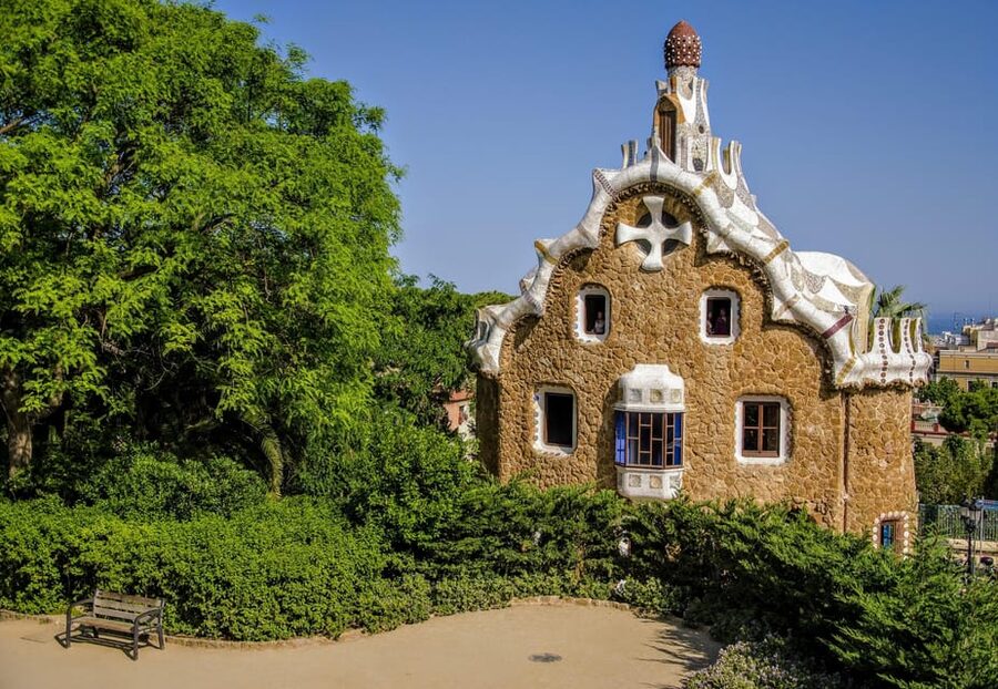 Barcelona: Exclusive Park Güell Private Guided Tour - El Drac and the Main Terrace: Where Views and Mosaics Collide