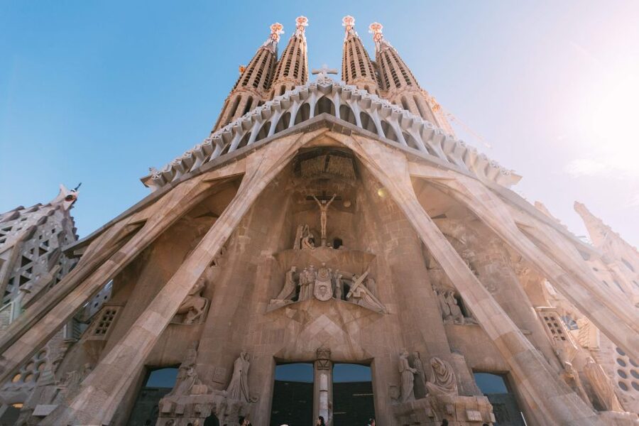 Barcelona: Exclusive Sagrada Familia Private Guided Tour - Stop 1: Starting at Avinguda de Gaudí, 5