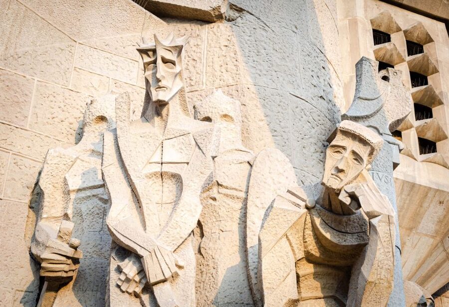 Barcelona: Exclusive Sagrada Familia Private Guided Tour - Stop 2: The guided portion at Sagrada Familia