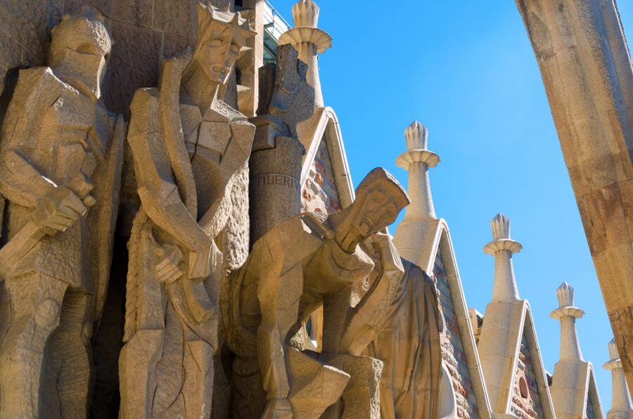Barcelona: Exclusive Sagrada Familia Private Guided Tour - Stop 3: What you do inside at the end