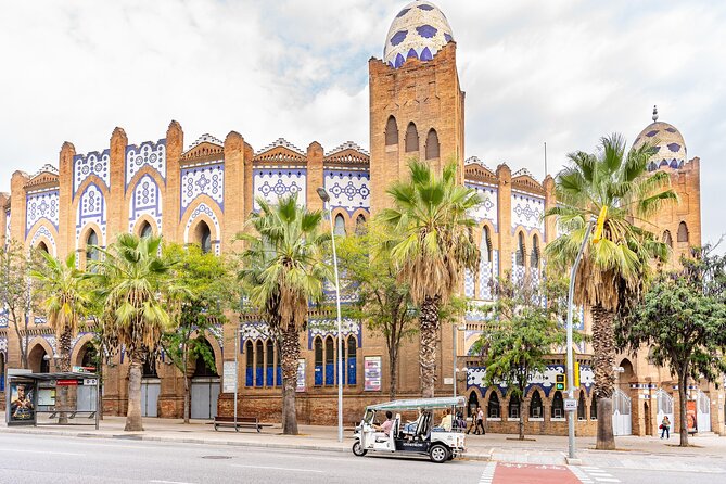 Barcelona Expert Plus Tour with Local Guide in Eco Tuk Tuk Private - Where you meet, and how to make it painless