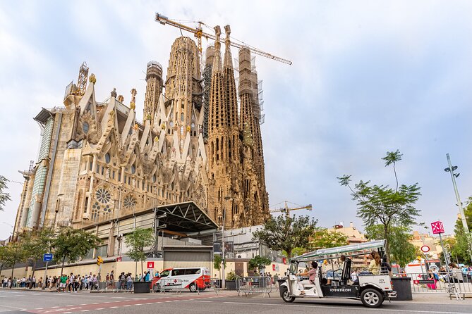 Barcelona Express Tour in a Private Eco Tuk Tuk - Meeting point at Carrer de Casp and how to not waste your ride time
