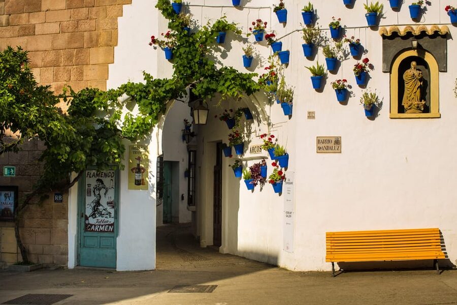 Barcelona: Flamenco Show with Dinner at Tablao de Carmen - Flamenco at Tablao de Carmen, where the room does half the work