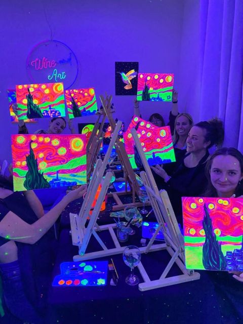 Barcelona: Fluorescent Paint and Wine Workshop - UV Light Magic, Plus One Weekend Rule