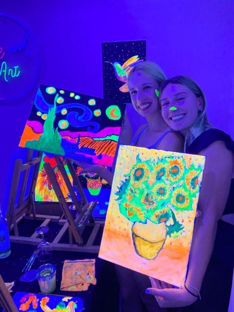Barcelona: Fluorescent Paint and Wine Workshop - Unlimited Drinks: Fun Fuel, Not a Detour