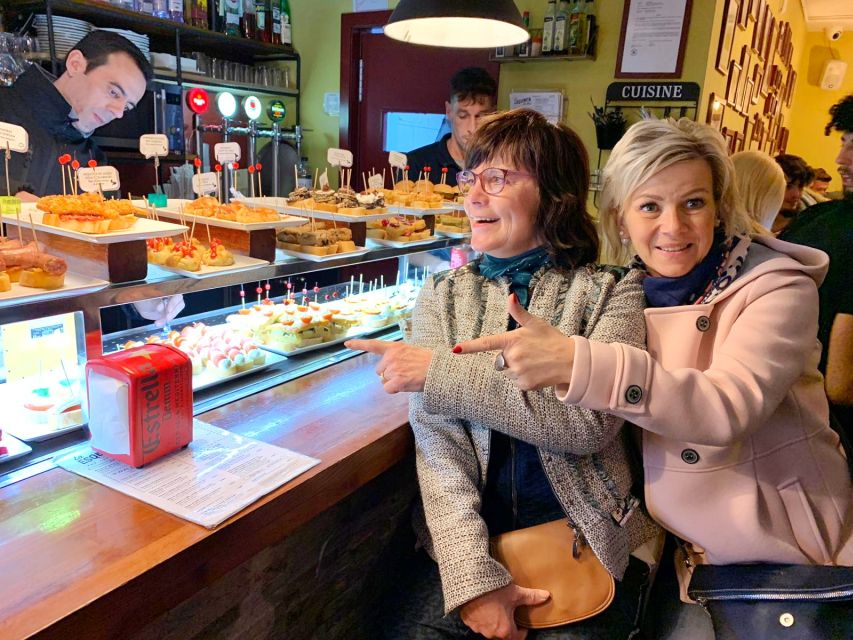 Barcelona: Food & Drink Tasting Tour in Traditional Taverns - The Gothic Quarter finish at La Pallaresa: churros and hot chocolate