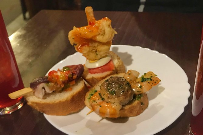 Barcelona Food Tour: Market & Gothic Quarter with Expert Guide - Guides, group size, and how to get the best experience