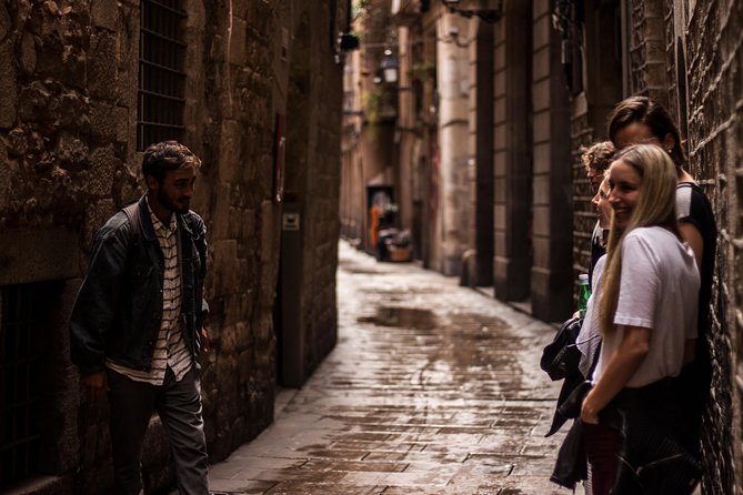 Barcelona Food Tour: Tapas, Paella, Sangria & 8+ Local Tastings - Stop 1: Plaça de Ramon Berenguer el Gran, the “set your appetite” start