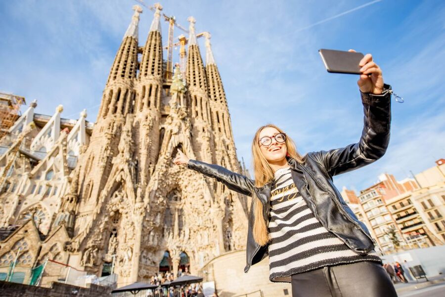 Barcelona: Foodie Walking Tour with Sagrada Familia Tickets - La Boqueria Market: When You Want the Icon, But Need the Clock