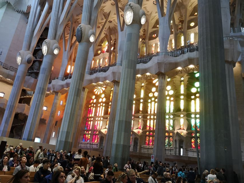 Barcelona: Foodie Walking Tour with Sagrada Familia Tickets - La Pallaresa: Churros and Hot Chocolate Like You Actually Remember