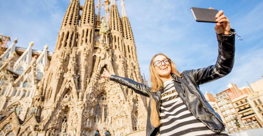 Barcelona: Foodie Walking Tour with Sagrada Familia Tickets - Price and Value: Is $224 Worth It?
