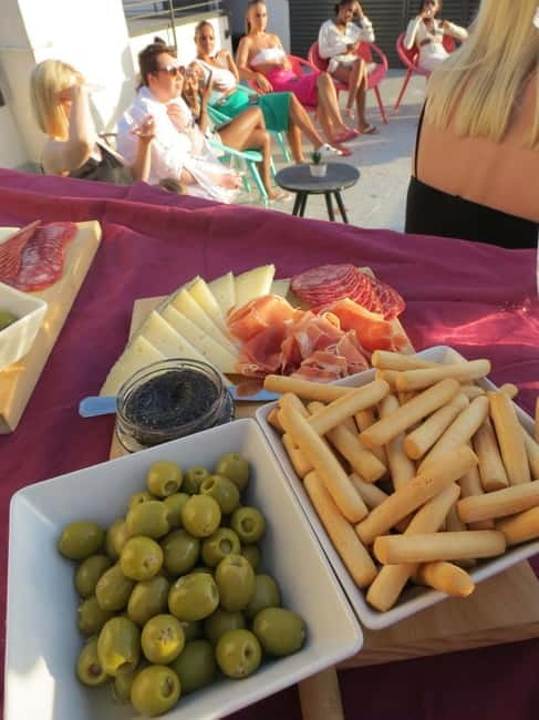 Barcelona: Fun & Unpretentious Rooftop Wine Tasting - Getting the most out of your Barcelona wine tasting