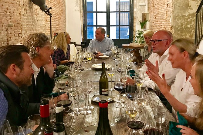 Barcelona Fun Wine Tasting with a Sommelier - Your 90-Minute Wine Date in Gràcia