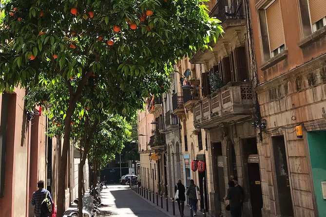 Barcelona Fun Wine Tasting with a Sommelier - The Pour List: Sparkling Welcome, 4 Wines, and Real Pairing Logic