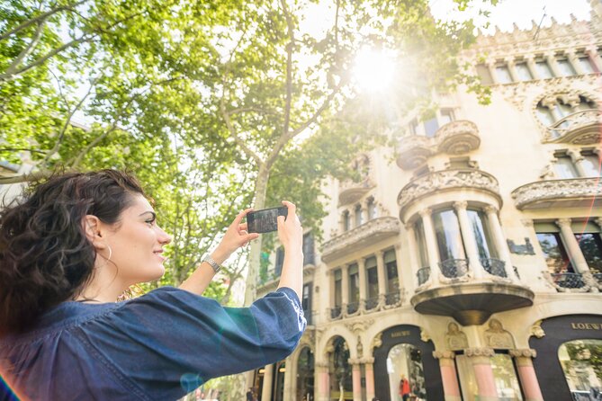 Barcelona Gaudi and Sagrada Familia Tour - Moving to Sagrada Familia: bring one metro ticket, think about a T-10