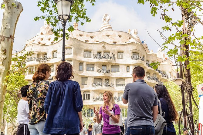 Barcelona Gaudi and Sagrada Familia Tour - Sagrada Familia in the spotlight: symbolism, dictatorship years, and a 30-minute guided story
