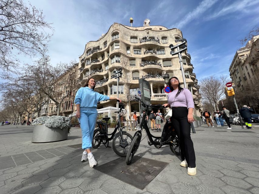 Barcelona: Gaudi Guided E-Bike Tour - Gaudi stops, the park moment, and how the story is told