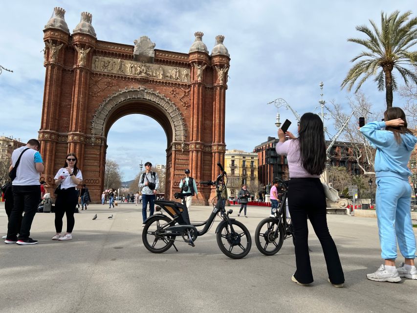Barcelona: Gaudi Guided E-Bike Tour - Photography stops and flexible pacing, done the practical way