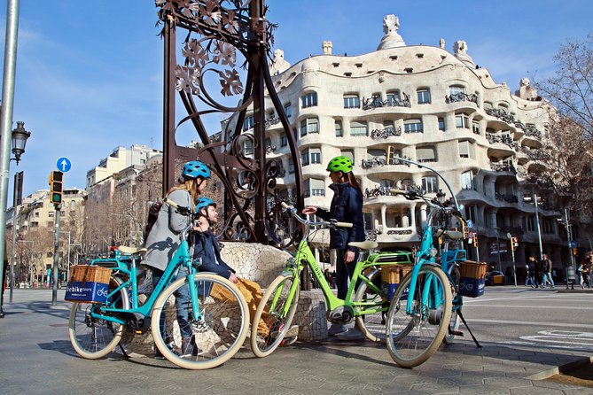 Barcelona Gaudi Guided Small Group E Bike Tour - The ride route: Arc de Triomf to Sagrada Familia, stop by stop