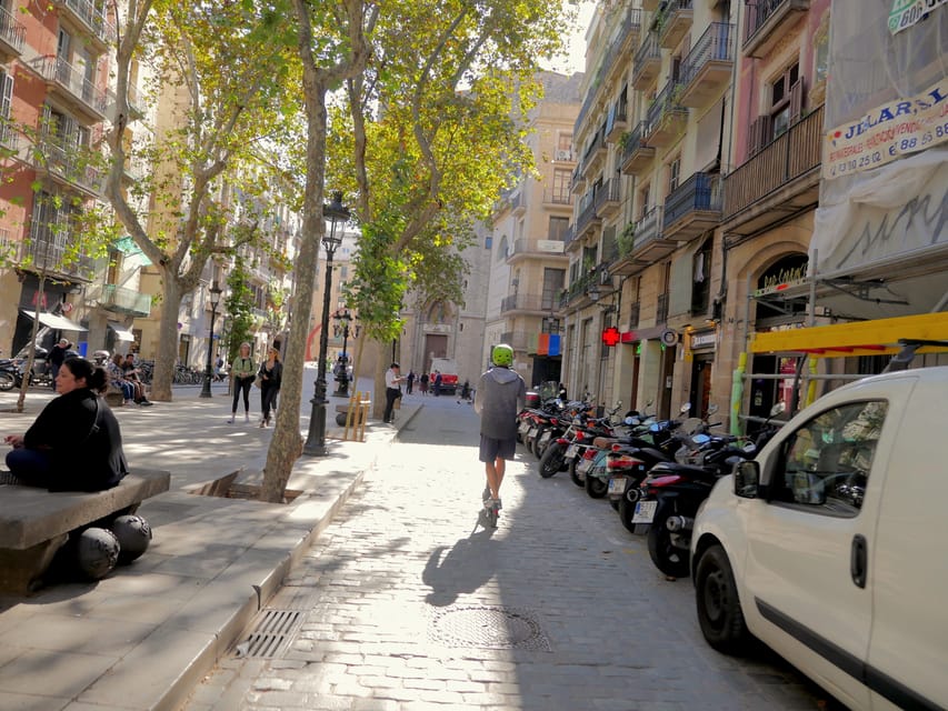 Barcelona: Gaudi Highlights Guided Tour by Electric Scooter - Arc de Triomf and Parc de la Ciutadella, plus that Cascade Fountain moment