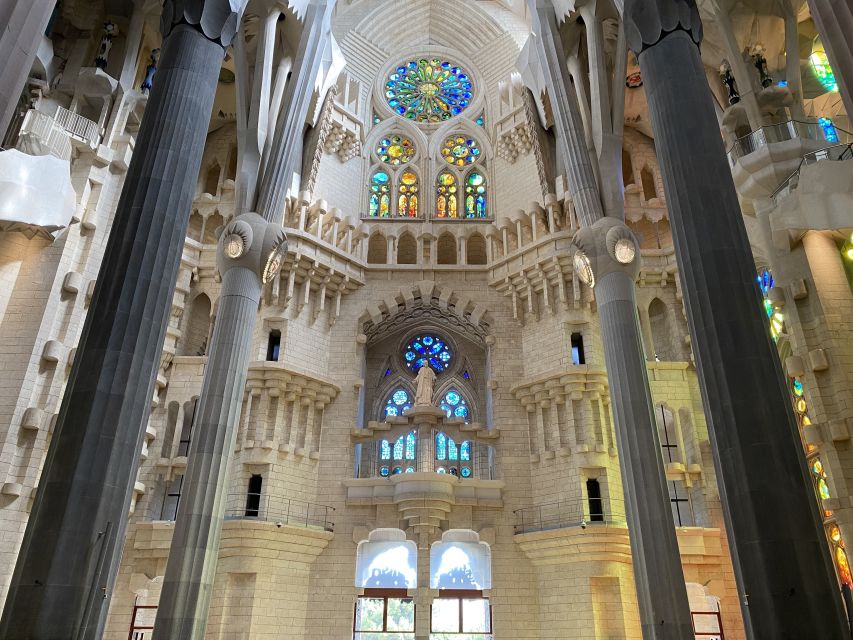 Barcelona: Gaudí Houses & Sagrada Familia Tour - Passeig de Gràcia and Casa Batlló: The Facade Gets Explained, Then the Interior Hits