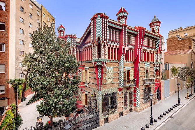 Barcelona Gaudi Houses Tour: Casa Vicens, Pedrera & Casa Batlló - Meet at Casa Vicens, then start with Gaudi’s early spark