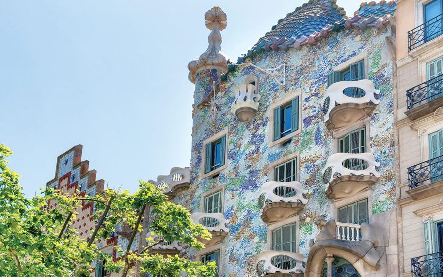Barcelona: Gaudí Sightseeing Guided Segway Tour - First Stops in the Gothic Quarter: Training, Not Guesswork