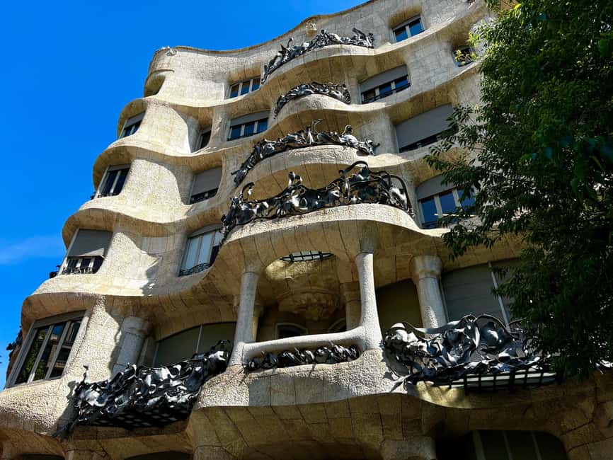 Barcelona: Gaudi Tapas & Wine Tasting Small Group Tour - Passeig de Gracia guided walking: Modernisme made readable