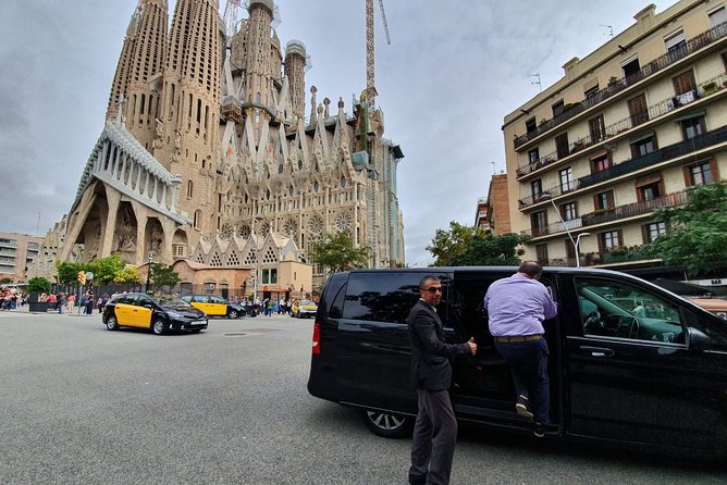 Barcelona Gaudi Tour: Sagrada Familia, Casa Batllo & Casa Mila - The guide and driver factor: punctual, clean, and local