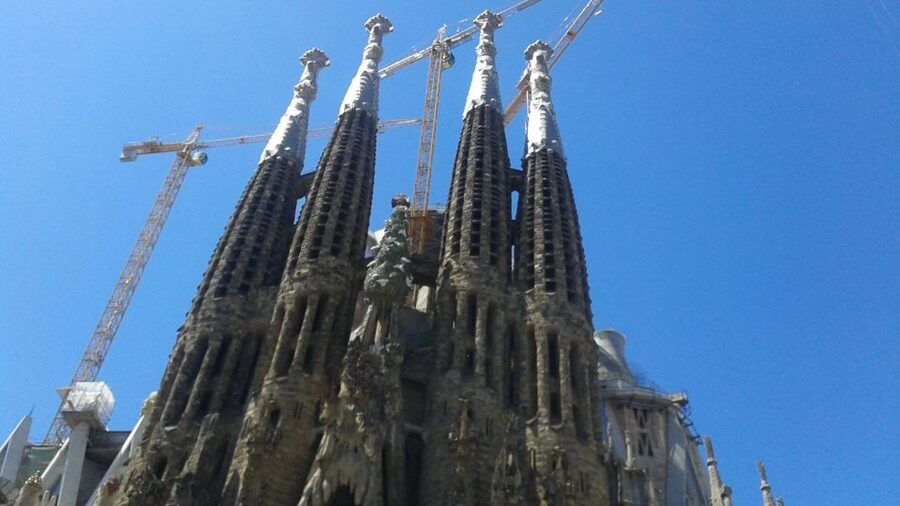 Barcelona: German City Tour from Gaudí's Perspective - Meeting at Plaça Reial, Liceu Metro, and What the Walk Actually Is