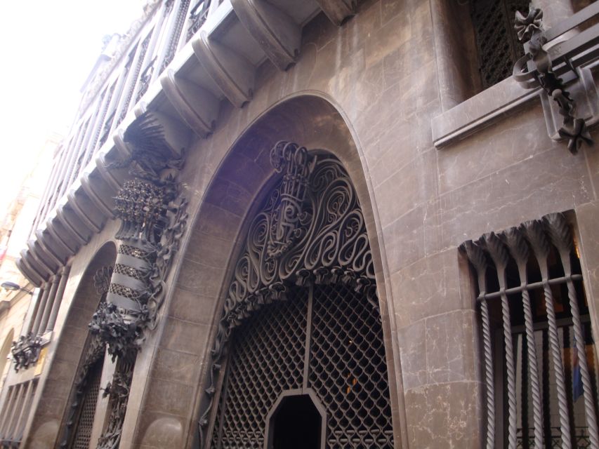 Barcelona: German City Tour from Gaudí's Perspective - Price and Value: Is $294 per Group Fair?