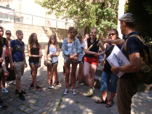 Barcelona: German City Tour from Gaudí's Perspective - Should you book this Gaudí Perspective Tour?