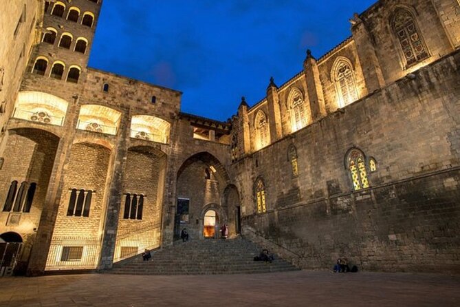 Barcelona Ghosts & Legends Tour - Guides Make It: Ewan and Lila’s Storytelling Style
