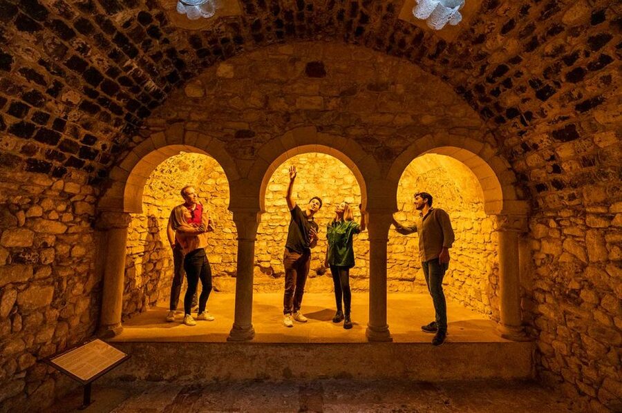 Barcelona: Girona Private Guided Tour by High-Speed Train - Climbing the medieval walls for panoramic payoff