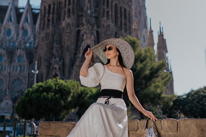 Barcelona: Glamour Wow Dress Photoshoot in Spectacular locations - How the Session Works in One Place, With Multiple Looks