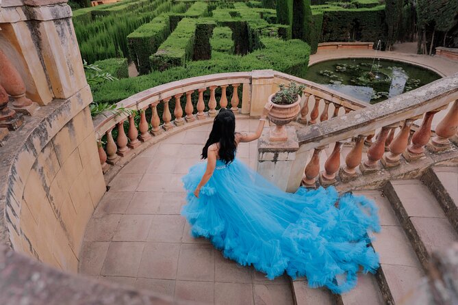 Barcelona: Glamour Wow Dress Photoshoot in Spectacular locations - The Meeting Point at Plaça Catalunya: Easy Start, Then Focus