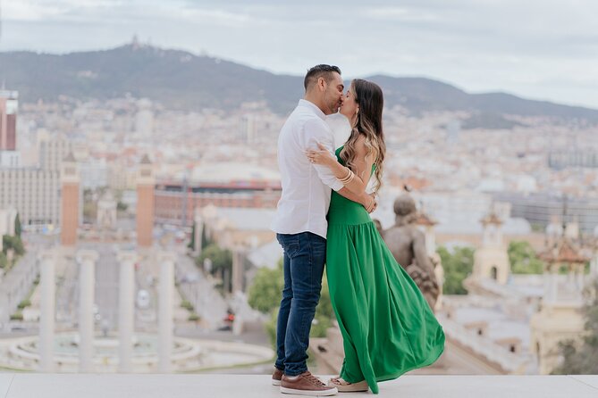 Barcelona: Glamour Wow Dress Photoshoot in Spectacular locations - Plaça de Catalunya and the Gothic Quarter: Texture for Glam Movement