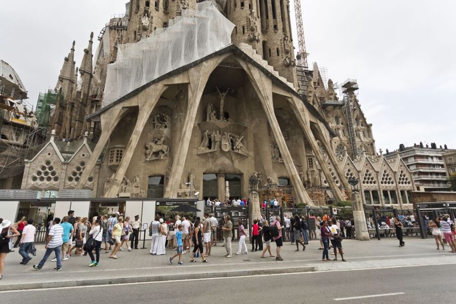 Barcelona: Go City Explorer Pass - Choose 2 to 4 Attractions - Bus hop-on hop-off and Montjuïc cable car for quick city orientation