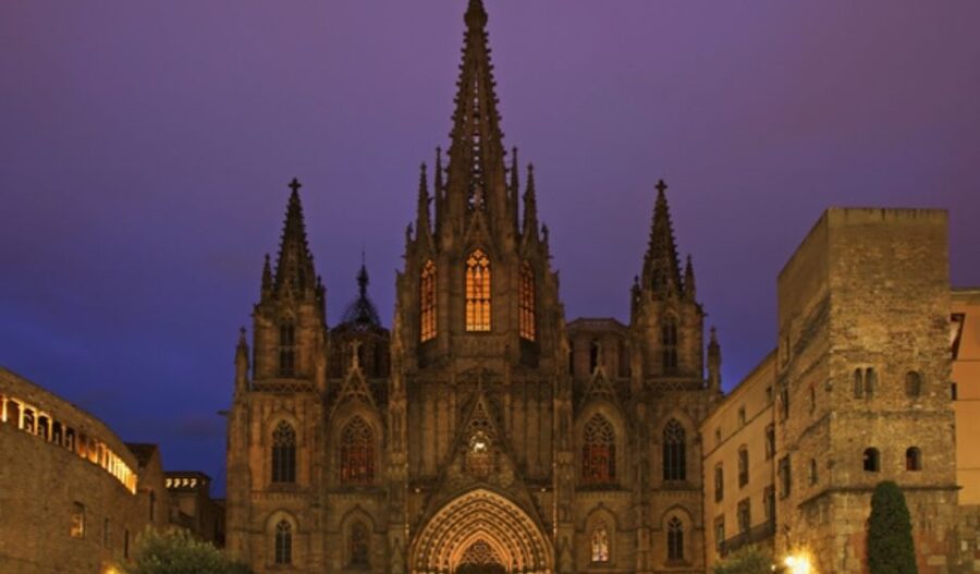 Barcelona: Gothic Quarter and Flamenco Show (Small Group) - Why the Gothic Quarter at Dusk Feels Worth the Time
