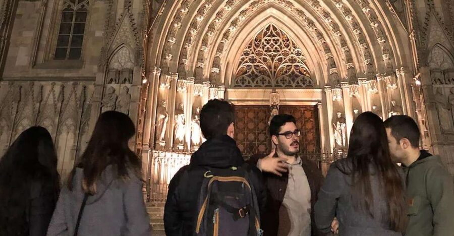 Barcelona: Gothic Quarter By Night Guided Walking Tour - Key takeaways before you go
