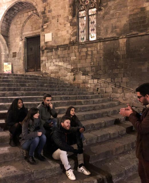 Barcelona: Gothic Quarter By Night Guided Walking Tour - Meeting at Plaza Cataluña and staying on track with the green umbrella