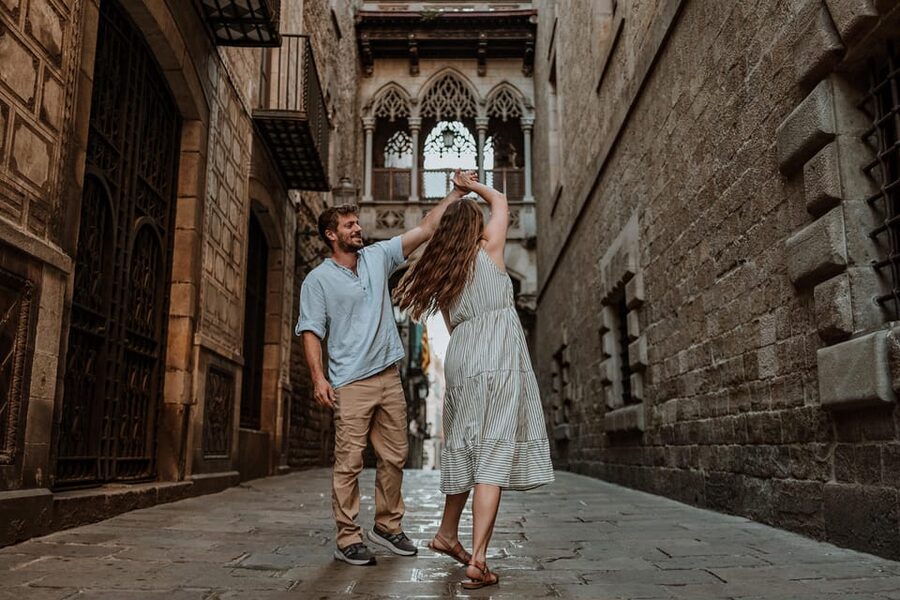 Barcelona: Gothic Quarter Cinematic Photoshoot and Guide - Key highlights you should know before you book