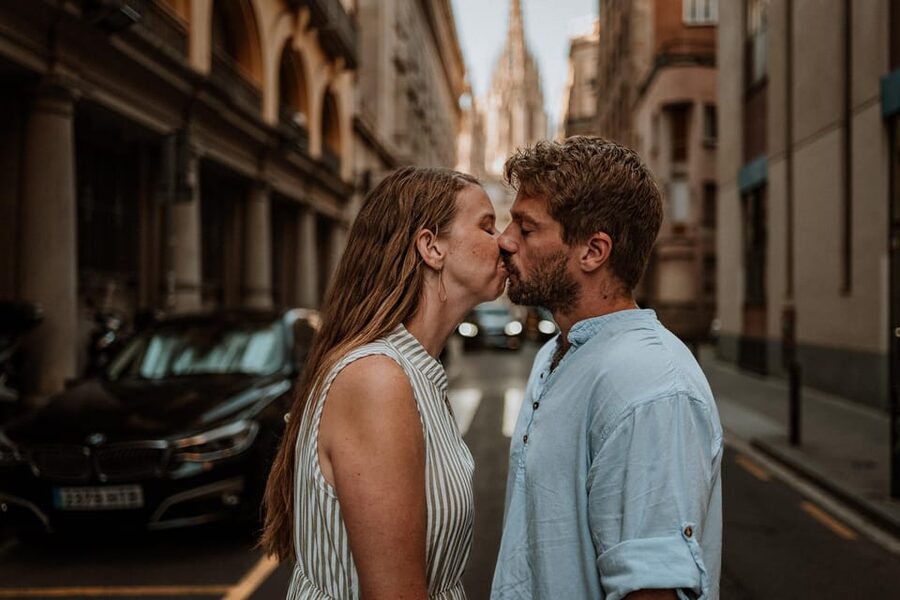 Barcelona: Gothic Quarter Cinematic Photoshoot and Guide - Plaça del Rei: finishing with a strong square backdrop