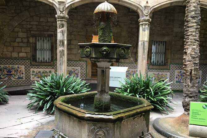 Barcelona Gothic Quarter From Roman Walls to Hidden Courtyards - Stop 3: Antigua casa del verdugo Municipal, medieval Barcelona’s executioner