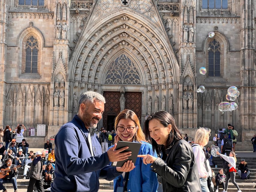 Barcelona: Gothic Quarter Guided Tour with Flamenco & Tapas - The Hard Rock Cafe meeting point: small tip that saves stress
