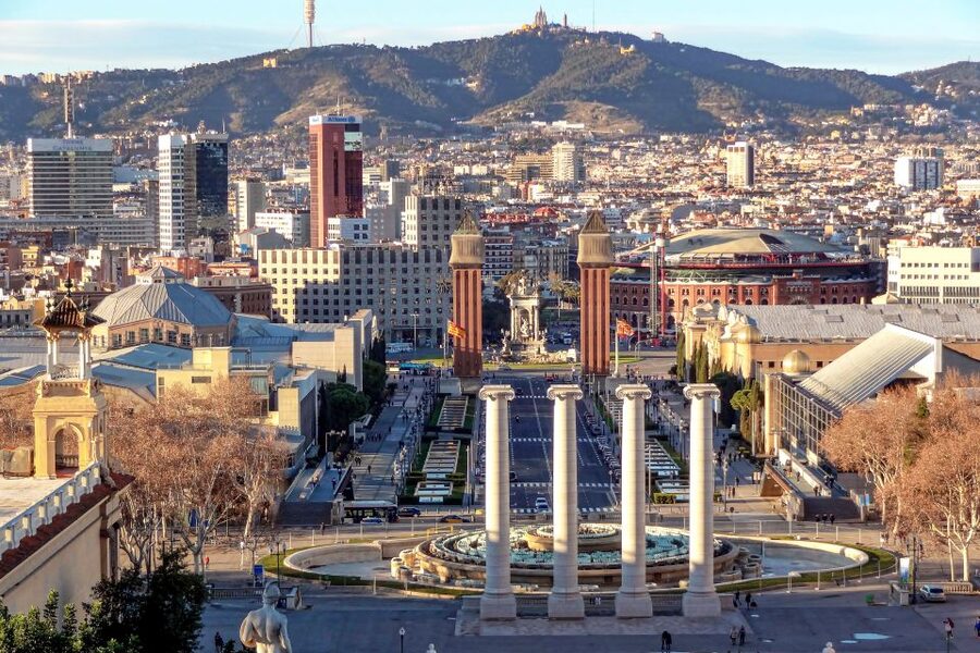 Barcelona: Gothic Quarter & La Sagrada Familia Private Tour - Entering La Sagrada Familia: skip-the-line plus an audio guide