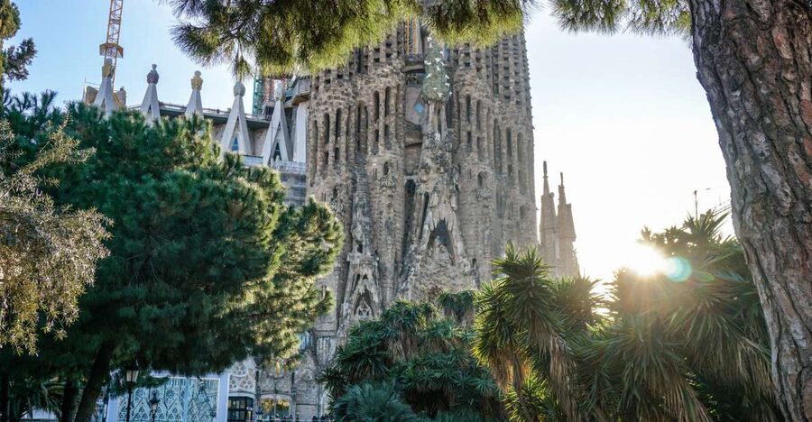 Barcelona: Gothic Quarter & La Sagrada Familia Private Tour - Practical tips: shoes, dress rules, and ending at La Sagrada Familia