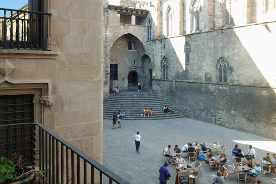 Barcelona: Gothic Quarter Legends Walking Tour with Tapas - Where the Gothic Quarter Story Starts (and why it matters)