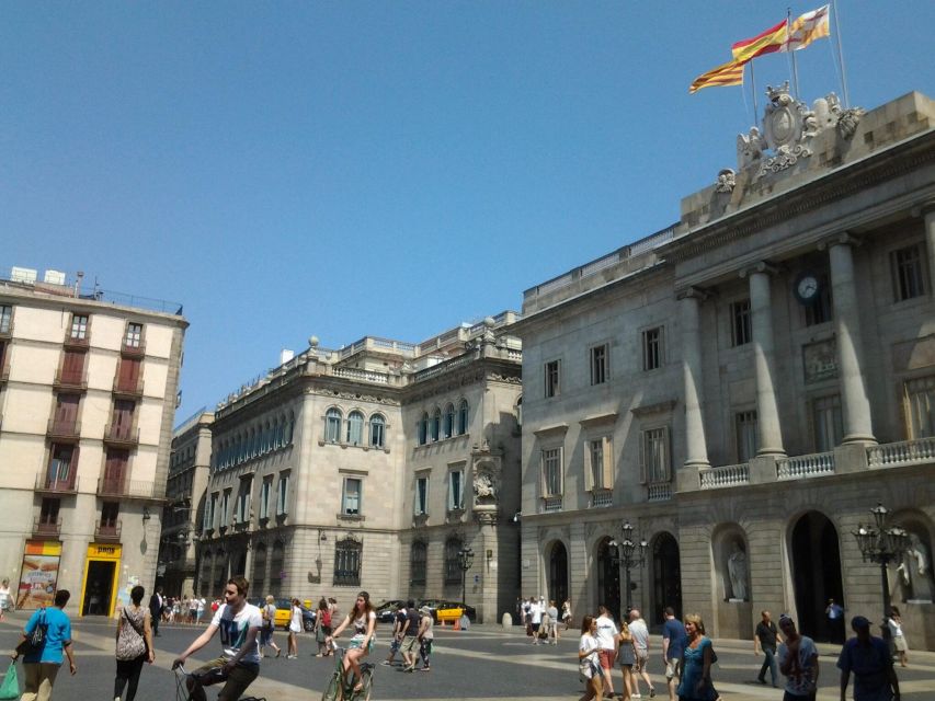 Barcelona: Gothic Quarter Legends Walking Tour with Tapas - The guide is the product here, from Alvar to Stephanie